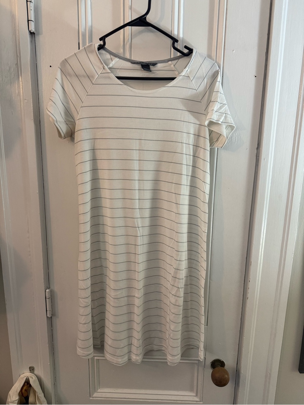 M Classic White & Gray Striped Short Sleeve Dress